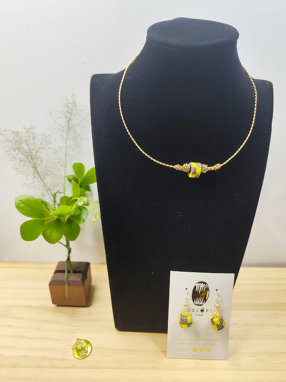 Parure Fer en perles anciennes Millefiori Jaune image