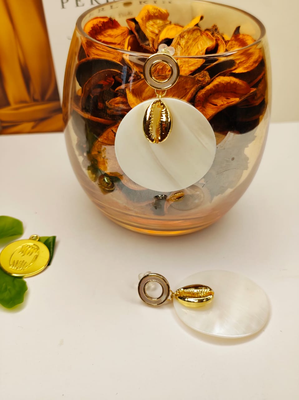 Boucles d'oreilles en cauris image hover