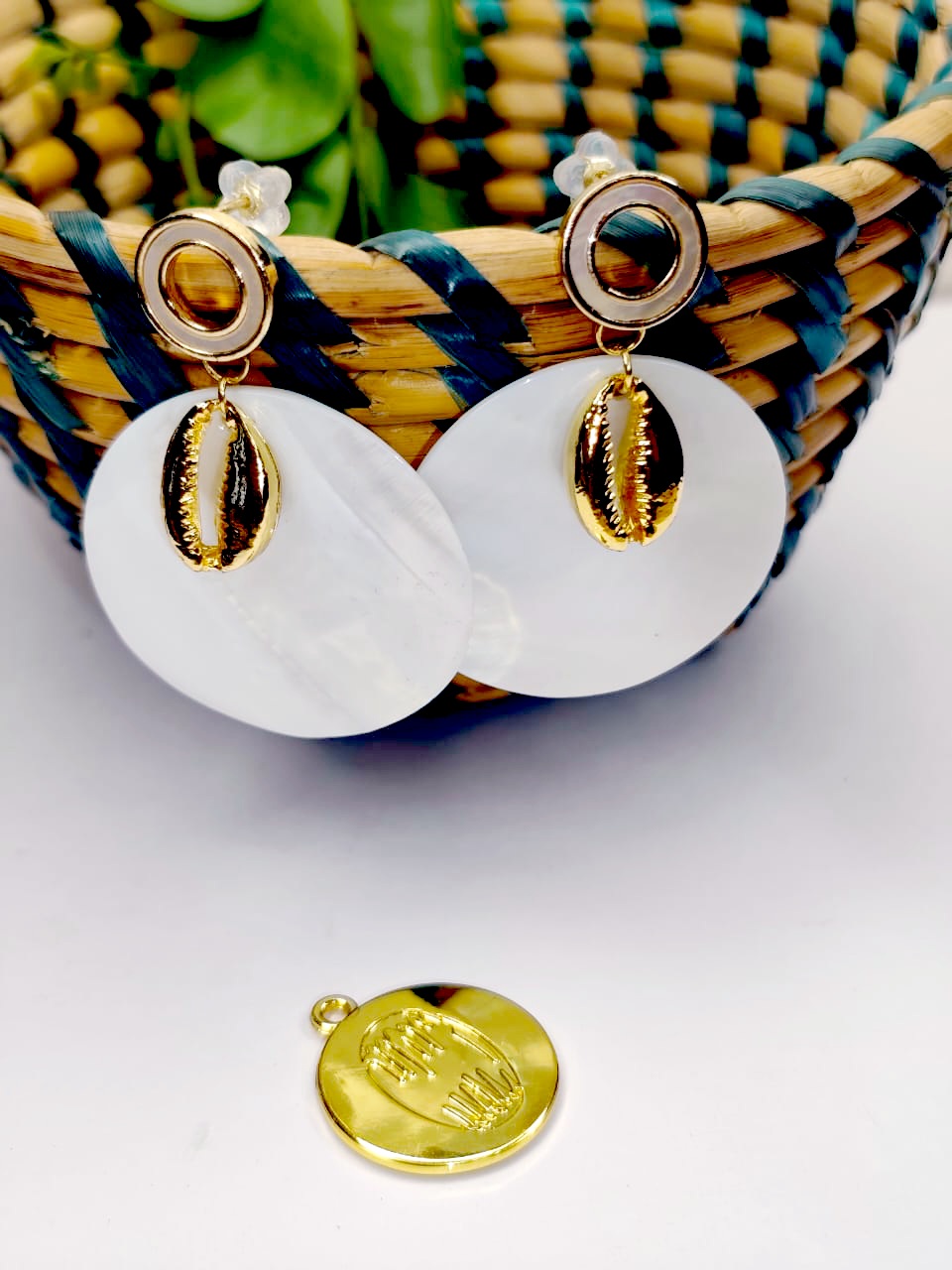 Boucles d'oreilles en cauris image